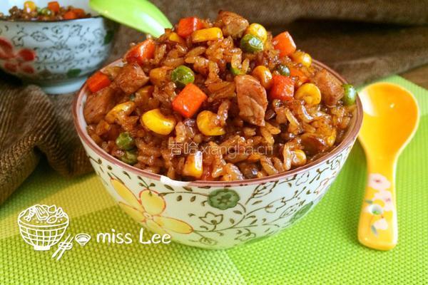 杂蔬肉丁酱油炒饭