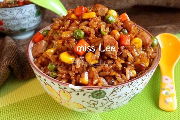 杂蔬肉丁酱油炒饭的做法图解8