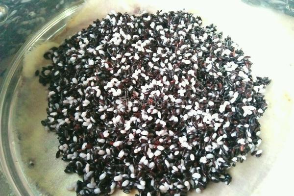 黑米芝麻馅的做法图解3
