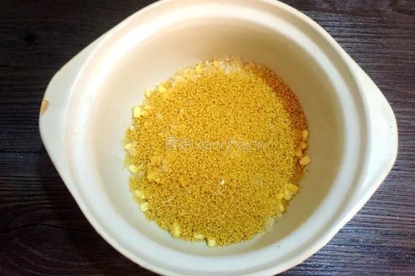 奶香小米绿豆粥的做法图解2