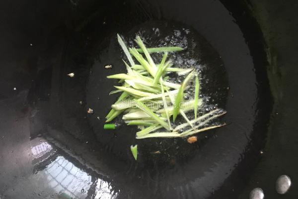 麻酱鸡蛋炒面的做法图解7