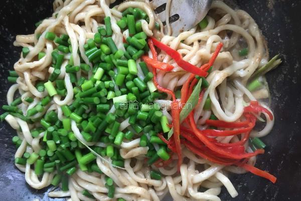 麻酱鸡蛋炒面的做法图解9
