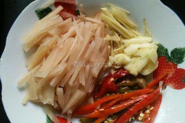 酸萝卜爆炒腰花的做法图解1