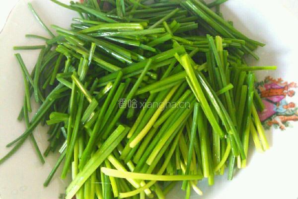 韭菜花炒鸡蛋的做法图解2