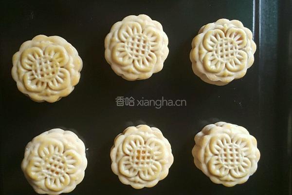 莲蓉蔓越莓月饼的做法图解9