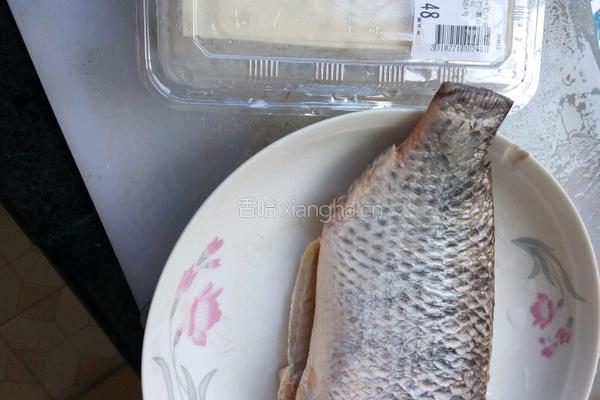 豆腐鲫鱼汤的做法图解1