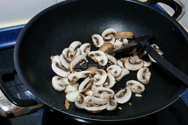 蘑菇肉絲炒甜豆的做法图解5