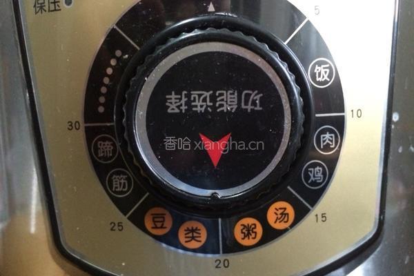 南瓜小米香肠粥的做法图解5
