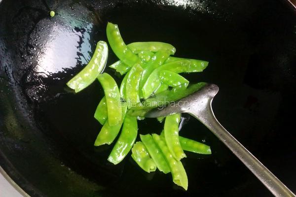 荷兰豆炒鱼丸的做法图解4
