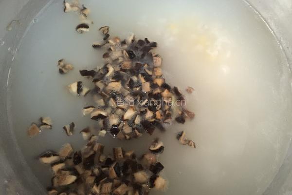 香菇玉米咸蛋粥的做法图解7