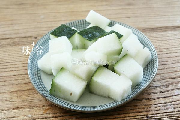 简单方便的消暑冬瓜薏米糖水的做法图解2