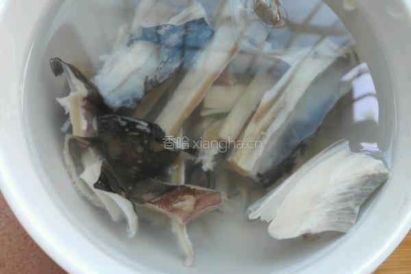 芋头墨鱼汤的做法图解3