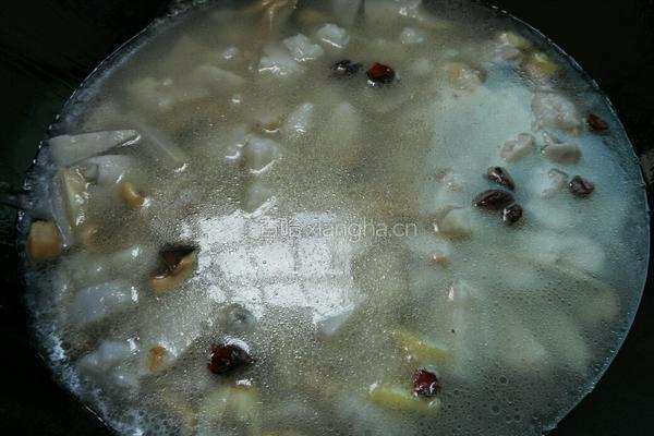 芋头墨鱼汤的做法图解10