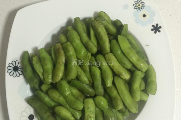 卤毛豆的做法图解1