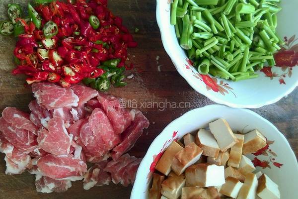 豆腐干炒肉的做法图解2