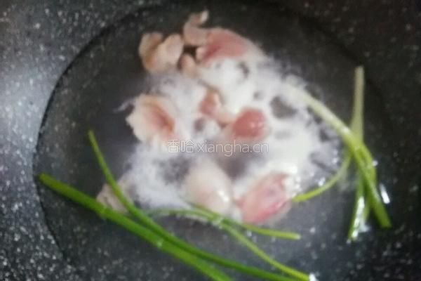 鸡腿烧毛豆的做法图解2