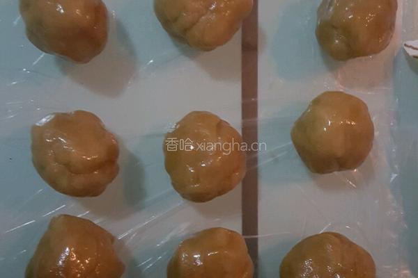 白莲蓉蛋黄月饼的做法图解6
