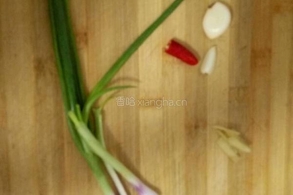 香辣鸡翅的做法图解1