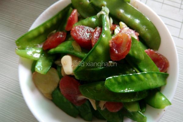 腊肠炒荷兰豆的做法图解4