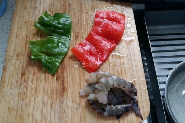 鲜虾菠萝饭的做法图解1