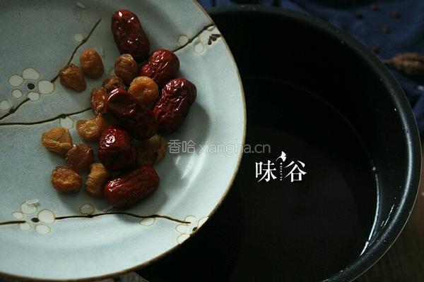 红枣桂圆黑米粥的做法图解3