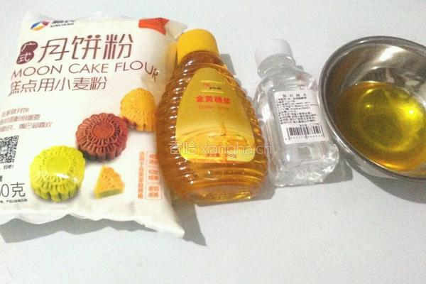 广式蛋黄豆沙月饼的做法图解1