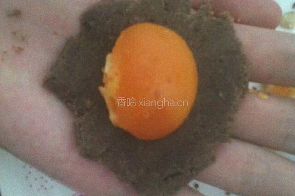 广式蛋黄豆沙月饼的做法图解7