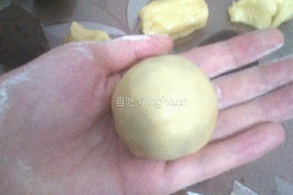 广式蛋黄豆沙月饼的做法图解10