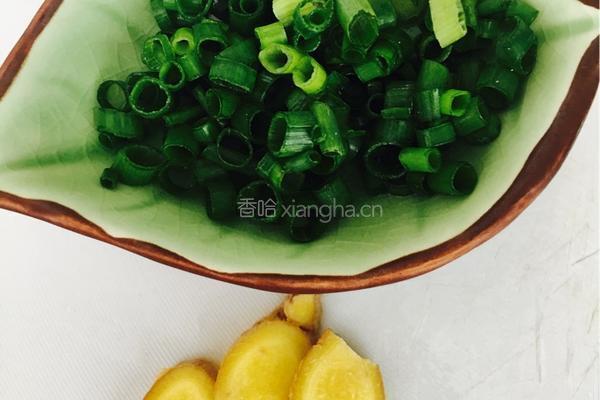 海带排骨汤的做法图解2