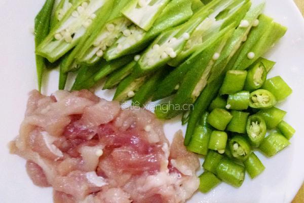 秋葵炒瘦肉的做法图解2