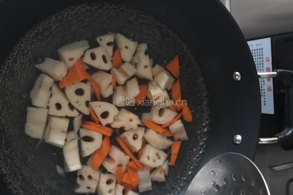 糖醋藕丁的做法图解3