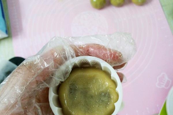 红豆馅广式月饼的做法图解8