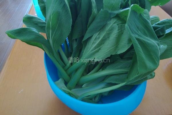 香肠炒青菜的做法图解1