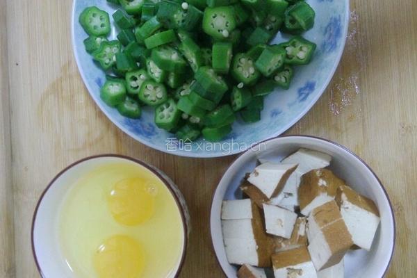 鸡蛋豆干炒秋葵的做法图解2