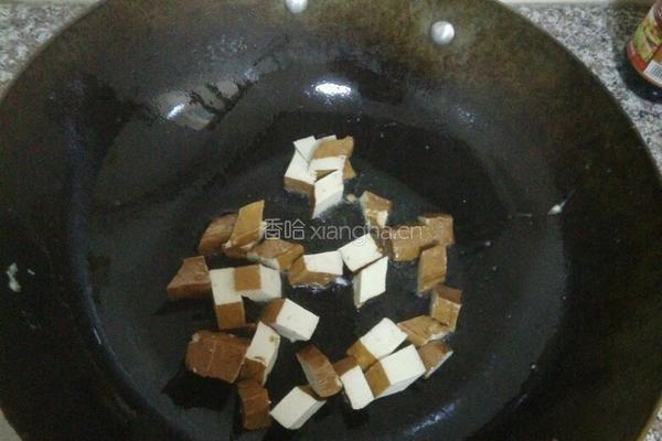 鸡蛋豆干炒秋葵的做法图解4