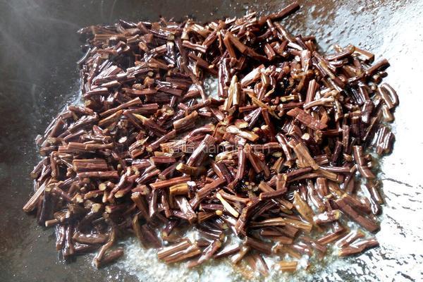 干蕨菜炒肉丝的做法图解11