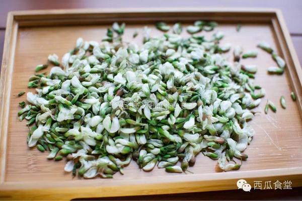 槐花蛋饼的做法图解1