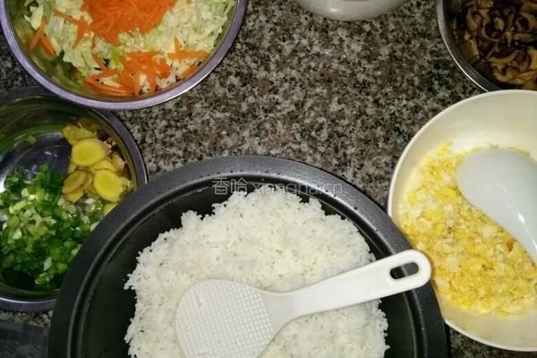 黄金炒饭的做法图解1