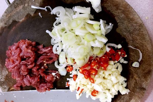 牛肉酱香拌面的做法图解1