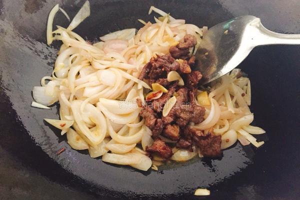 洋葱炒牛肉的做法图解10