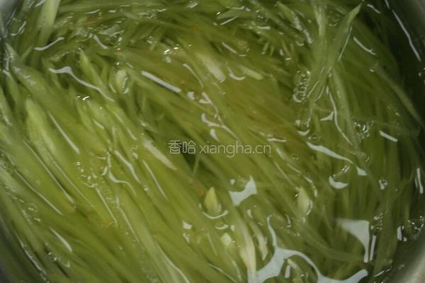油淋莴苣丝的做法图解1
