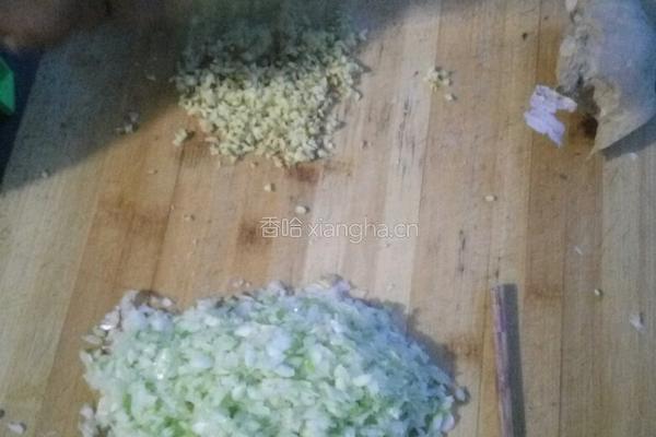 粉丝萝卜丸子汤的做法图解1
