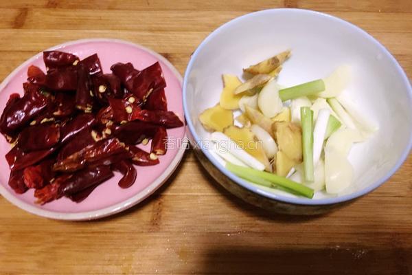 香辣啤酒鸭的做法图解2