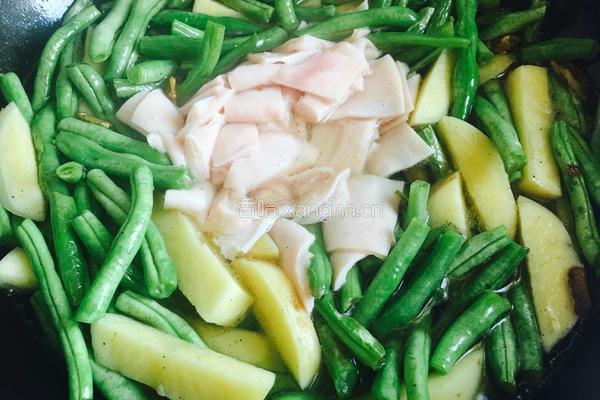 猪肉皮炖豆角、土豆～的做法图解10