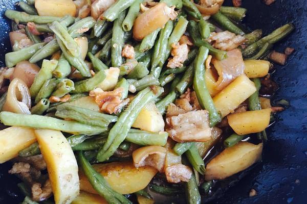 猪肉皮炖豆角、土豆～的做法图解11