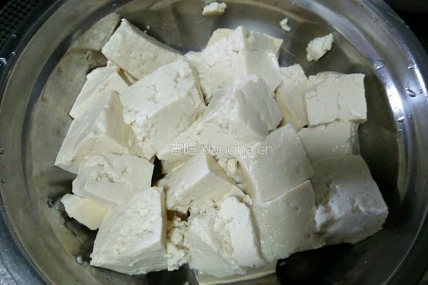 鳕鱼炖豆腐的做法图解2