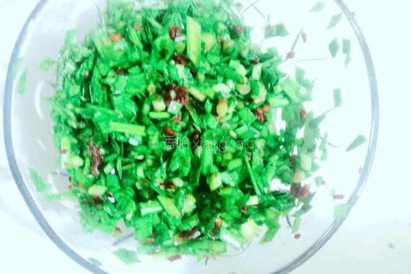 香脆芝麻韭菜饼的做法图解2