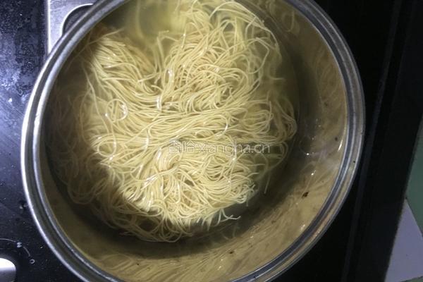 鲜虾虾子面的做法图解7