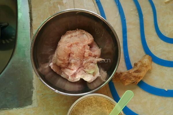 青瓜椒炒瘦肉的做法图解2