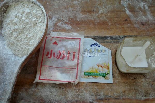自制炸油条的做法图解1